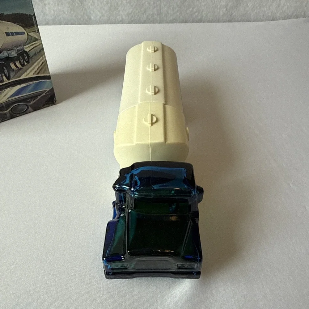 Vintage Avon Big Rig Truck After Shave & Talc Set FULL With Box 1970s Decanter